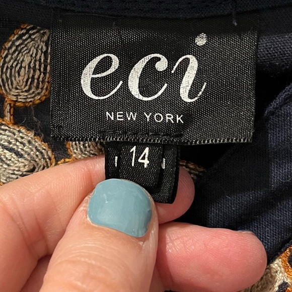 Embroidered Navy Floral Dress – ECI New York (Size 14) - Picture 3 of 12